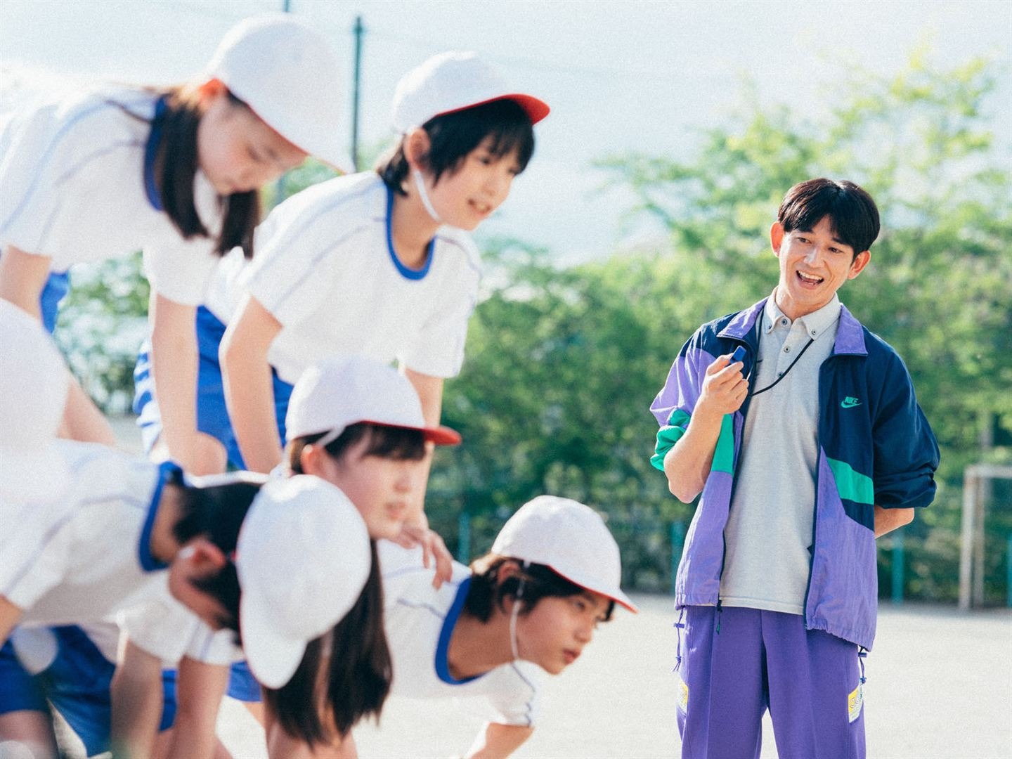 Eita Nagayama en professeur face à des écoliers dans L'Innocence